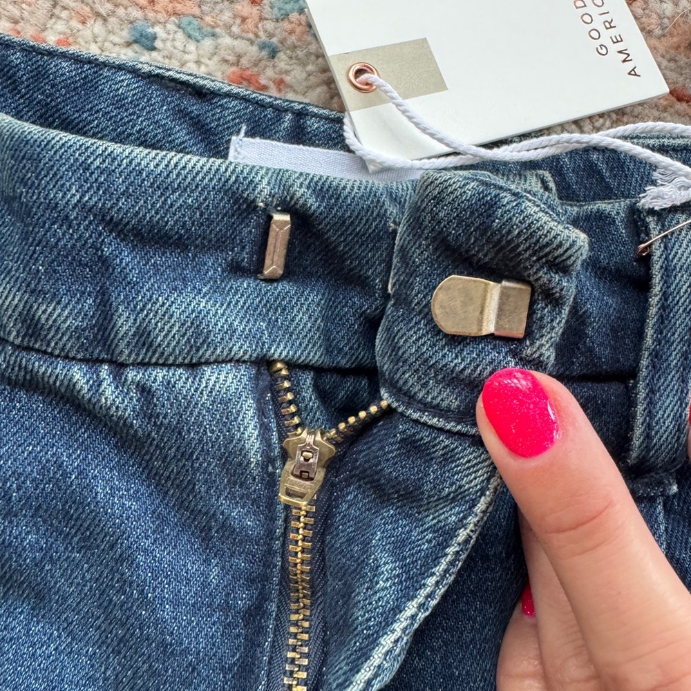 NWT Good American 90’s Pleated Denim Trousers
Size 6 - Picture 5 of 10
